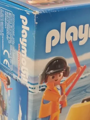 PLAYMOBIL City Action Lėktuvo vilkikas su sausumos įgula (pažeista pakuotė)