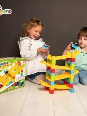 Technok nusileidimo trasa su mašinytėmis